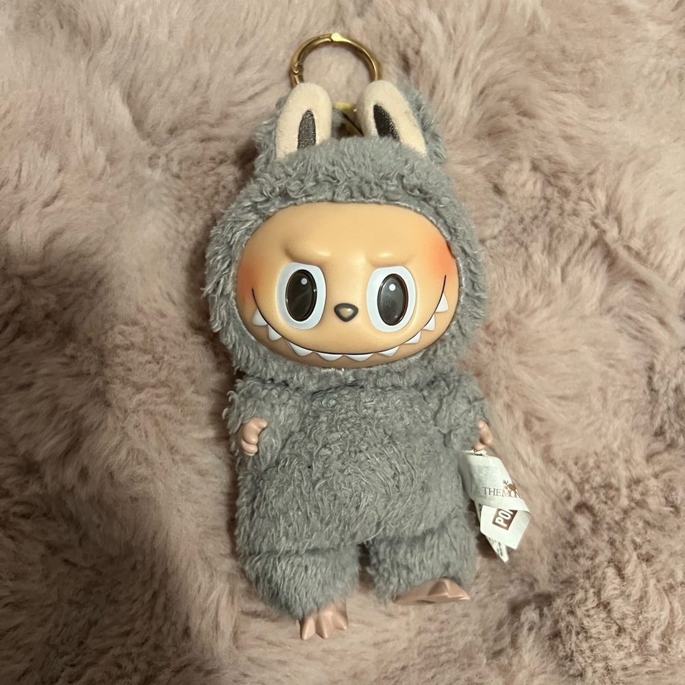 Pop mart labubu clip on